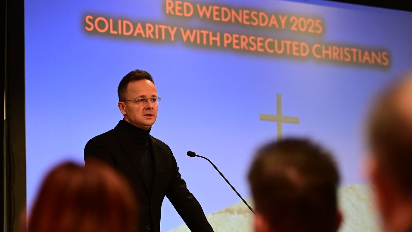 Szijjártó Péter külgazdasági és külügyminiszter beszédet mond a Red Wednesday 2025 Szolidaritás az üldözött keresztényekkel konferencián a budapesti Corinthia Hotelben 2025. november 19-én (Fotó: MTI/Kovács Attila)