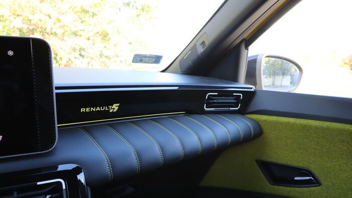 Renault 5 E-Tech és BYD Dolphin Surf összehasonlító teszt