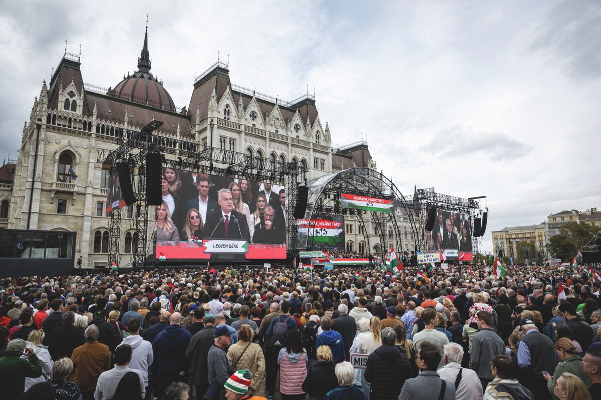 20251023 Budapest

A Békemenet a Kossuth téren, ahol a brüsszeli háborús politika elutasítását és Magyarország szuverenitásának megőrzését hangsúlyozta Orbán Viktor.

Fotó: Ladóczki Balázs (LB)
MW