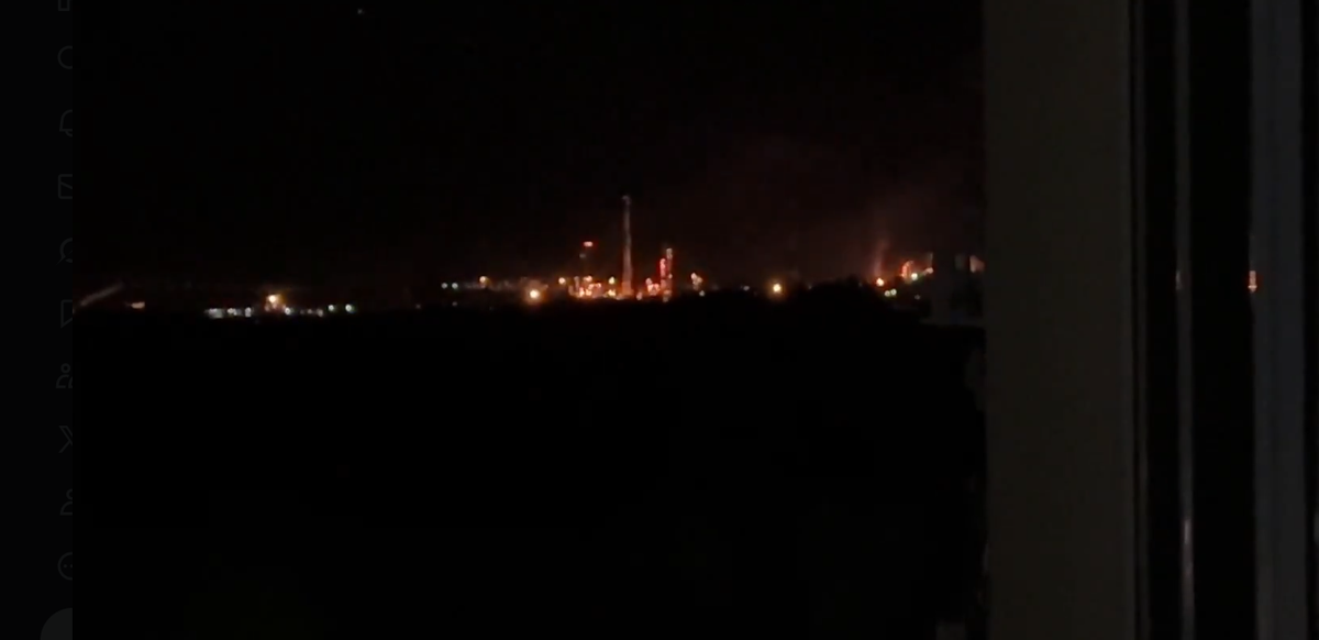 Ukrajna ősszel immár harmadszor csapott le az orosz szaratovi olajfinomítóra (Forrás: Telegram, képernyőfotó)