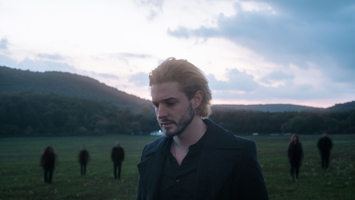 Vecsei H. Miklós újabb koncertszínházi előadással rukkol elő a Müpában. Forrás: Kolozsvári Állami Magyar Színház