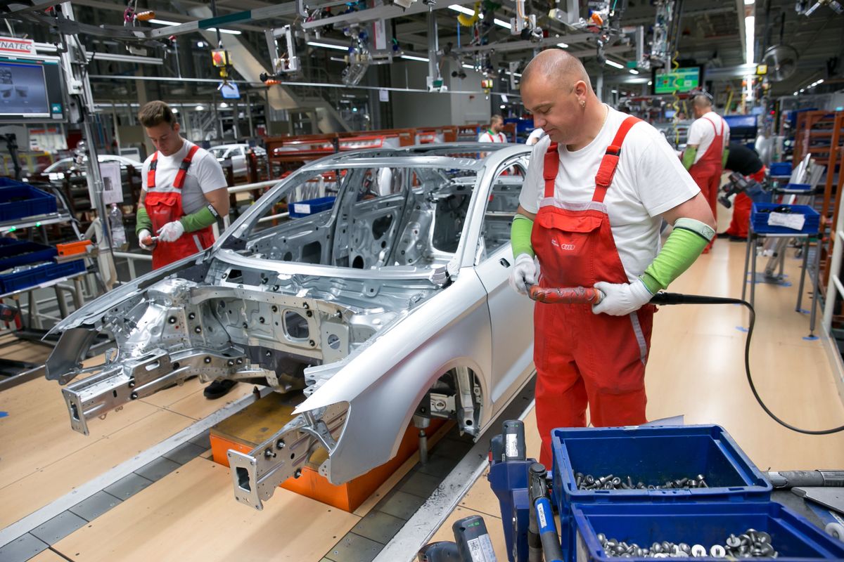 Az ipar fejlődése nem állhat és nem is áll le. / Fotó: Székelyhidi Balázs