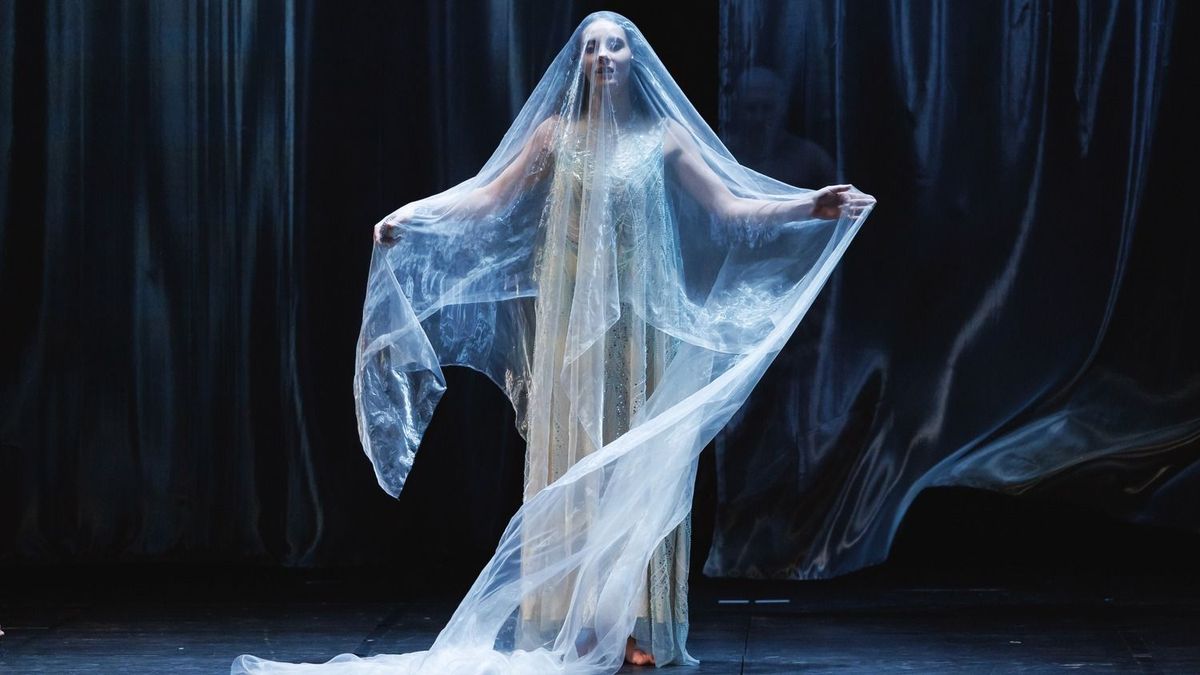 Mlada igralka Narodnega gledališča Martos Hanga med vajo doživela možgansko kap in se ponovno učila živeti