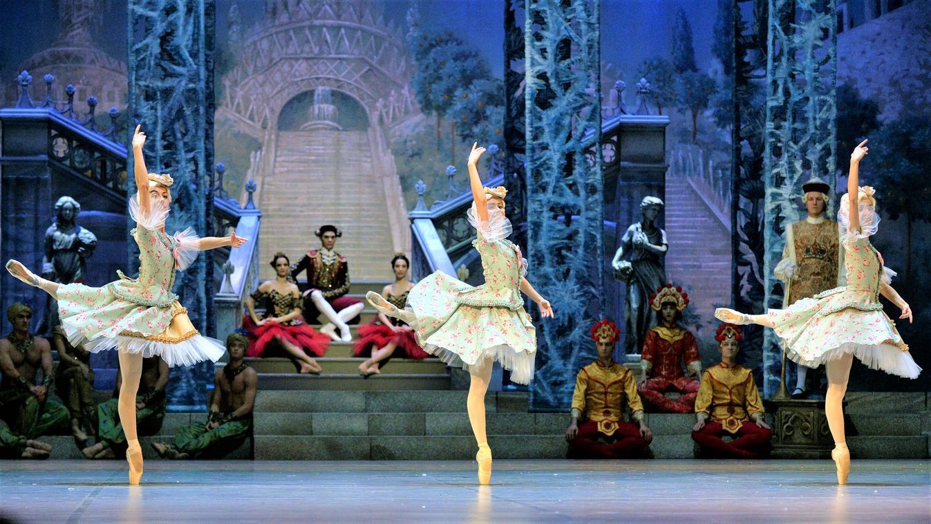 Jelenet Csajkovszkij A diótörõ címû balettjének próbáján az Operaházban 2015. november 24-én. Fotó: Máthé Zoltán