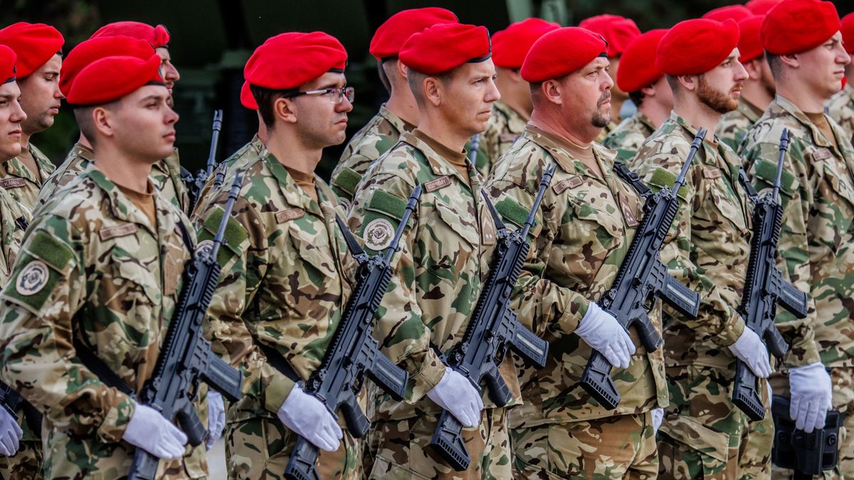 Jövőre is kifizetik a fegyverpénzt a katonáknak és a rendőröknek