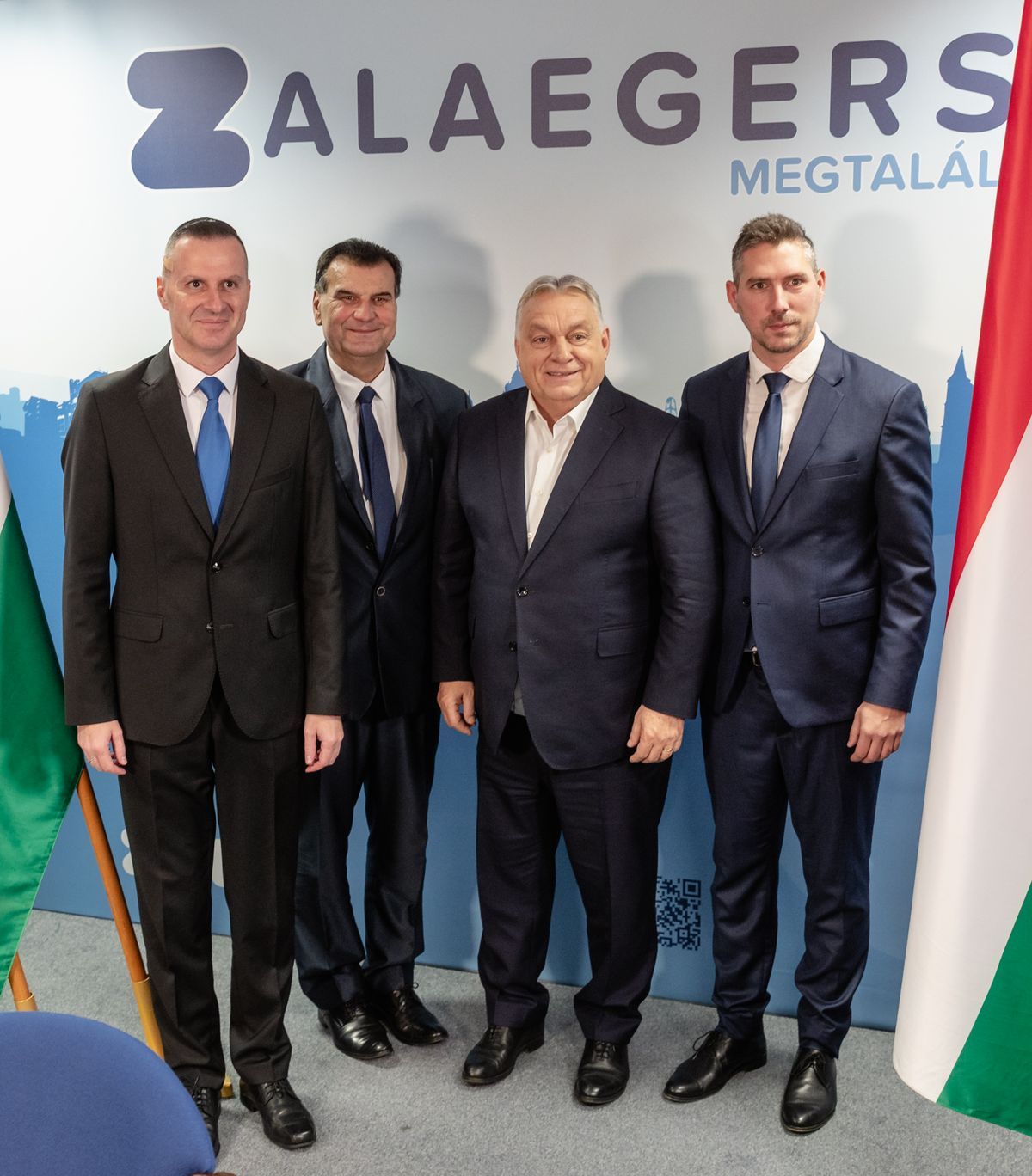 Balaicz Zoltán zalaegerszegi polgármester, Vigh László országgyűlési képviselő, Orbán Viktor miniszterelnök és Szilasi Gábor önkormányzati képviselő, a Fidesz zalaegerszegi parlamenti képviselőjelöltje a polgármesteri hivatalban (Fotó: Seres Peter)