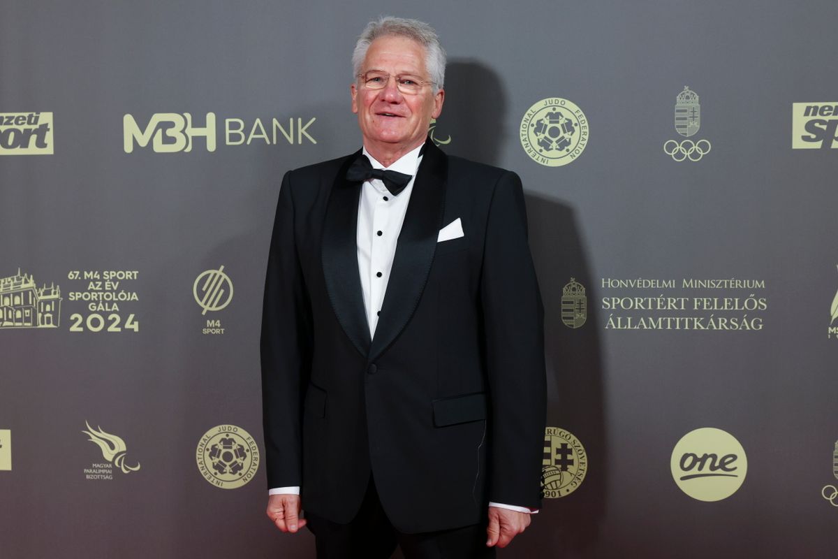 Budapest, 2025. január 13.
Bölöni László korábbi labdarúgó, edző az M4 Sport-Az Év Sportolója Gálán a Magyar Állami Operaházban 2025. január 13-án.
MTI/Hegedüs Róbert