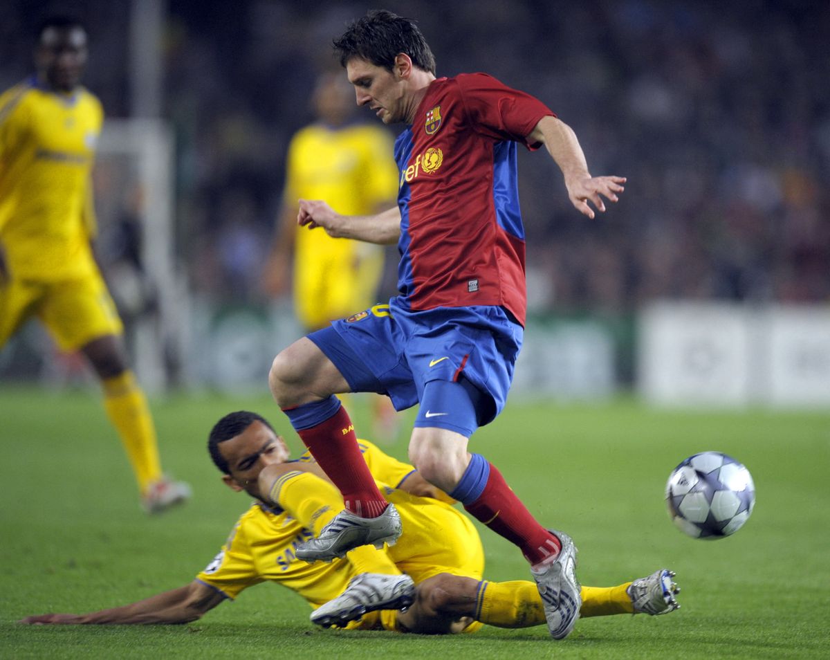 A Bajnokok Ligája 2009-es elődöntőjében Messi cselez