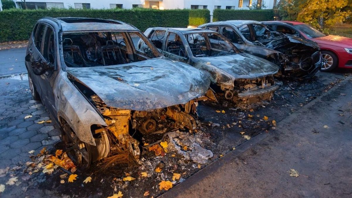 Szélsőbaloldali támadás Németországban: felgyújtották az AfD egyik vezető politikusának autóját