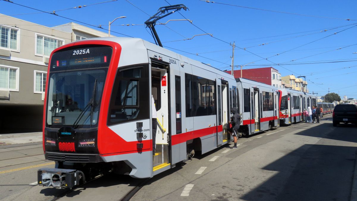 Pánik San Franciscoban: elszabadult egy utasokkal teli villamos + videó