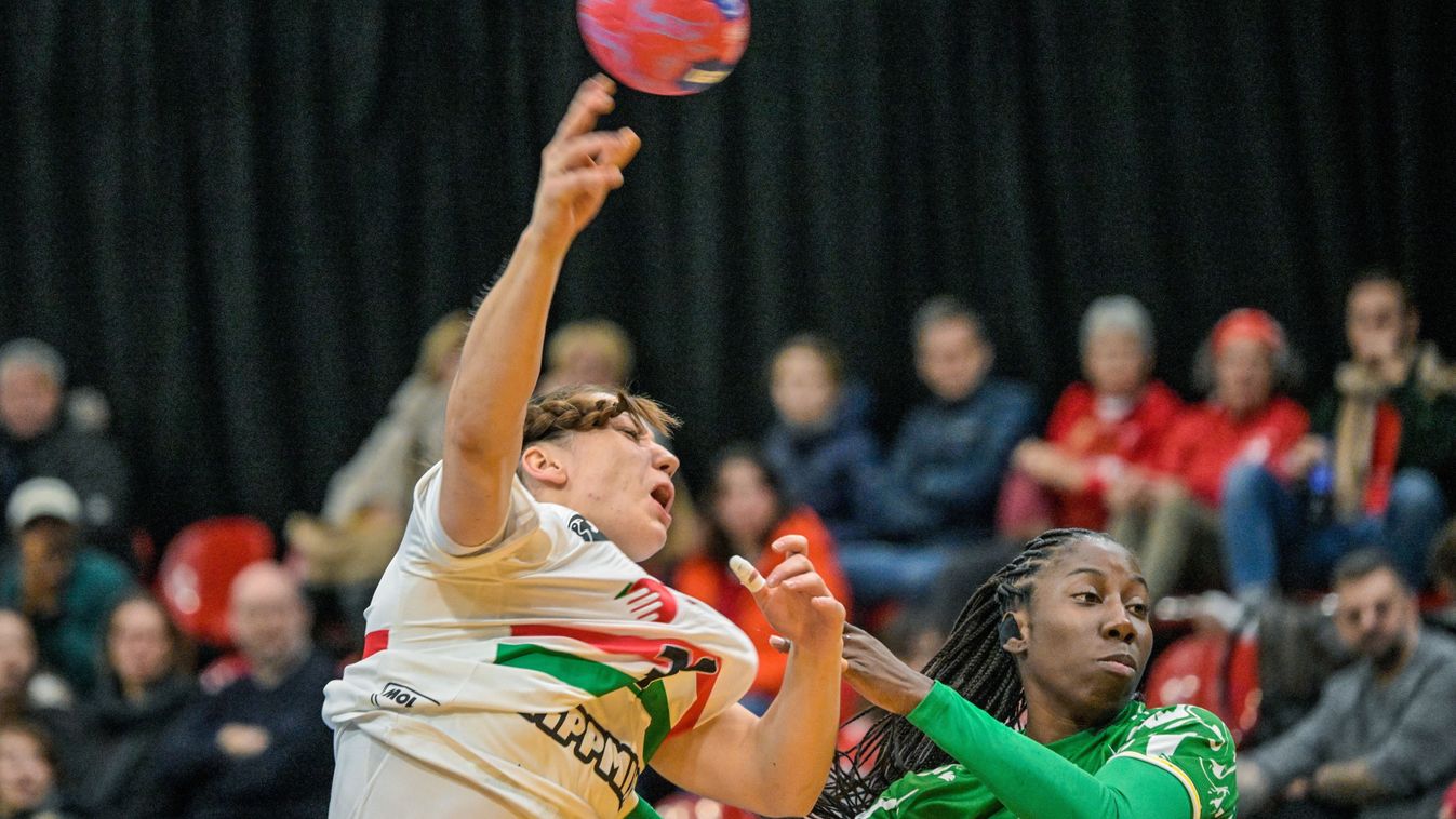 női-kézilabda-válogatott 
's-Hertogenbosch, 2025. november 27.
Vámos Petra (b) és a szenegáli Mathita Diawara a holland-német közös rendezésű női kézilabda-világbajnokság B csoportjának 1. fordulójában játszott Magyarország-Szenegál mérkőzésen a hollandia