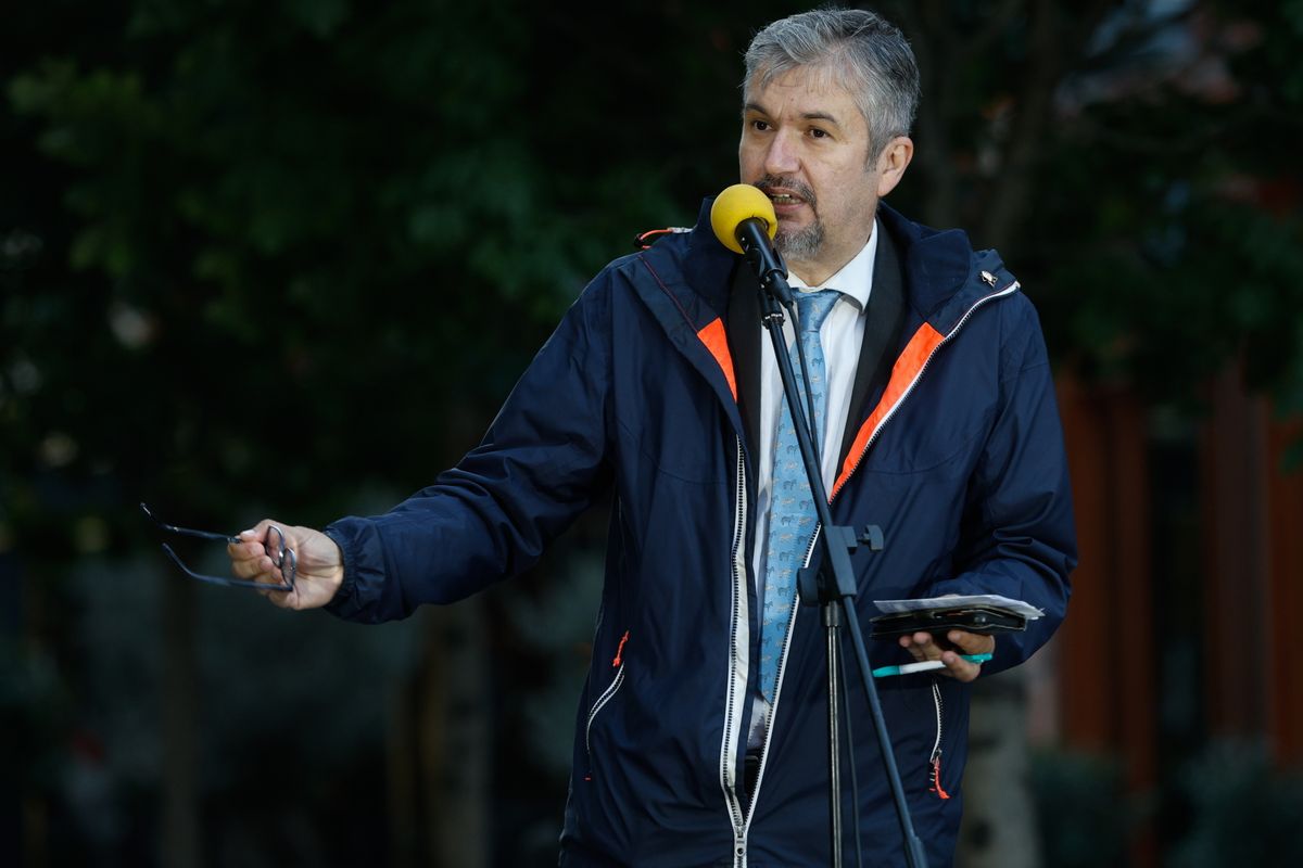 Budapest, 2025. október 7.
Hadházy Ákos független országgyűlési képviselő beszédet mond a gyülekezési törvény módosításának visszavonásáért és a közélet átláthatóságáról szóló törvényjavaslat elfogadása ellen tartott, általa meghirdetett újabb budapesti tüntetésen a Ferenciek terén 2025. október 7-én.
MTI/Kocsis Zoltán