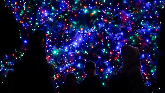 Advent - Felkapcsolták a fényfüzért az ország karácsonyfáján