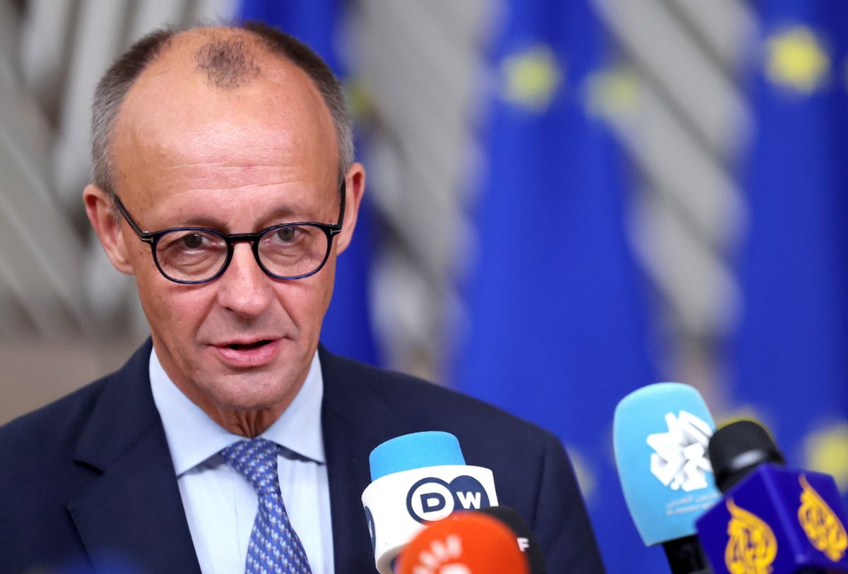 Brüsszel, 2025. október 23.
Friedrich Merz német kancellár a sajtó képviselőinek nyilatkozik az EU-tagországok állam-, és kormányfőinek csúcstalálkozóján Brüsszelben 2025. október 23-án.
MTI/EPA/Olivier Matthys