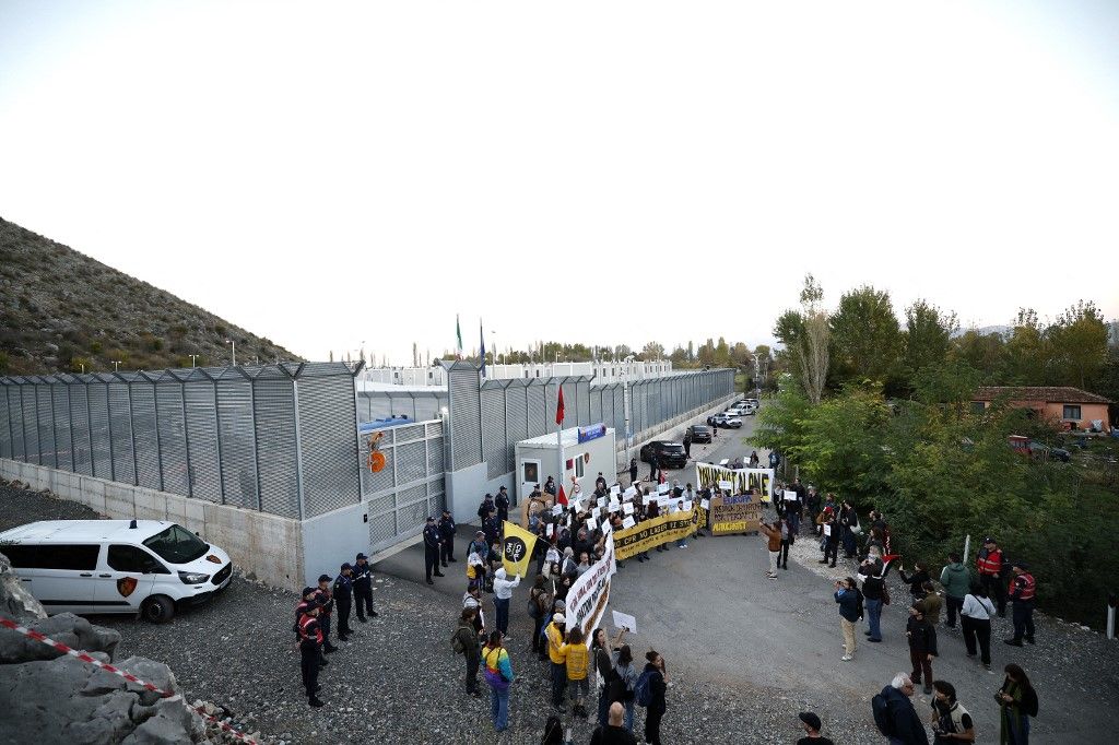 Tízmilliárdokba kerül Olaszországnak a kiskorú migránsok ellátása