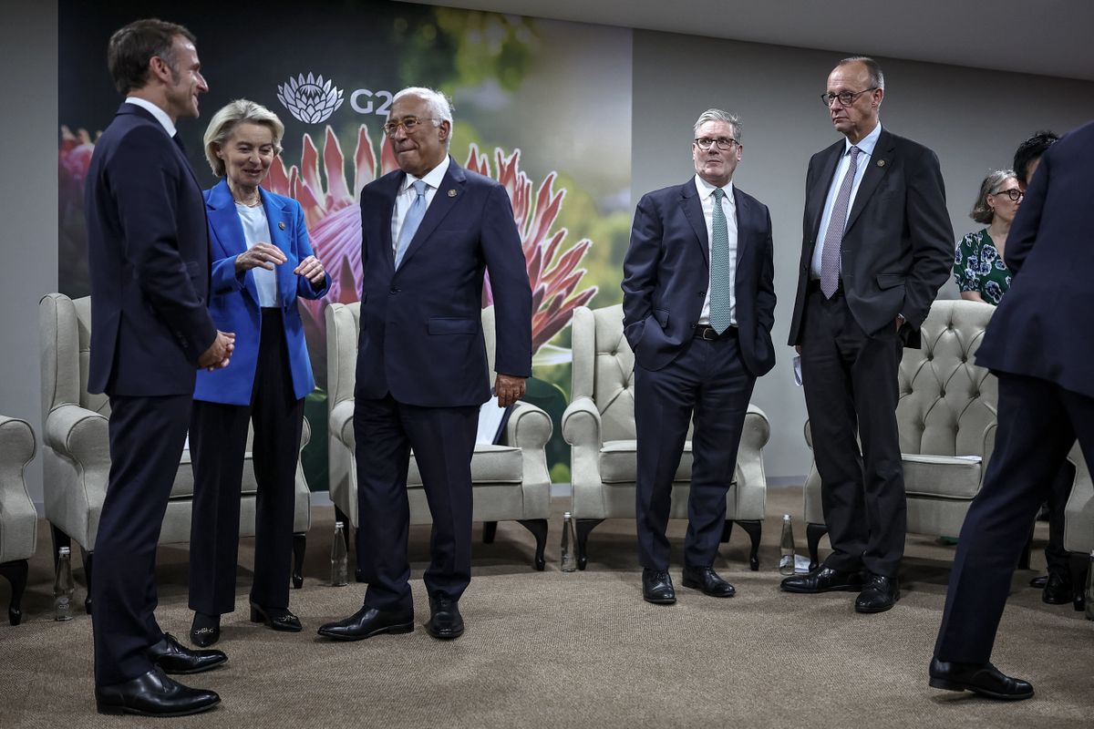 (From R to L): German Chancellor Friedrich Merz, Britain's Prime Minister Keir Starmer, European Council President Antonio Costa, European Commission President Ursula Von der Leyen and Frances President Emmanuel Macron (L) gather ahead of the G7++ meeting at the G20 Leaders' Summit at the Nasrec Expo Centre in Johannesburg on November 22, 2025. (Photo by HENRY NICHOLLS / POOL / AFP)