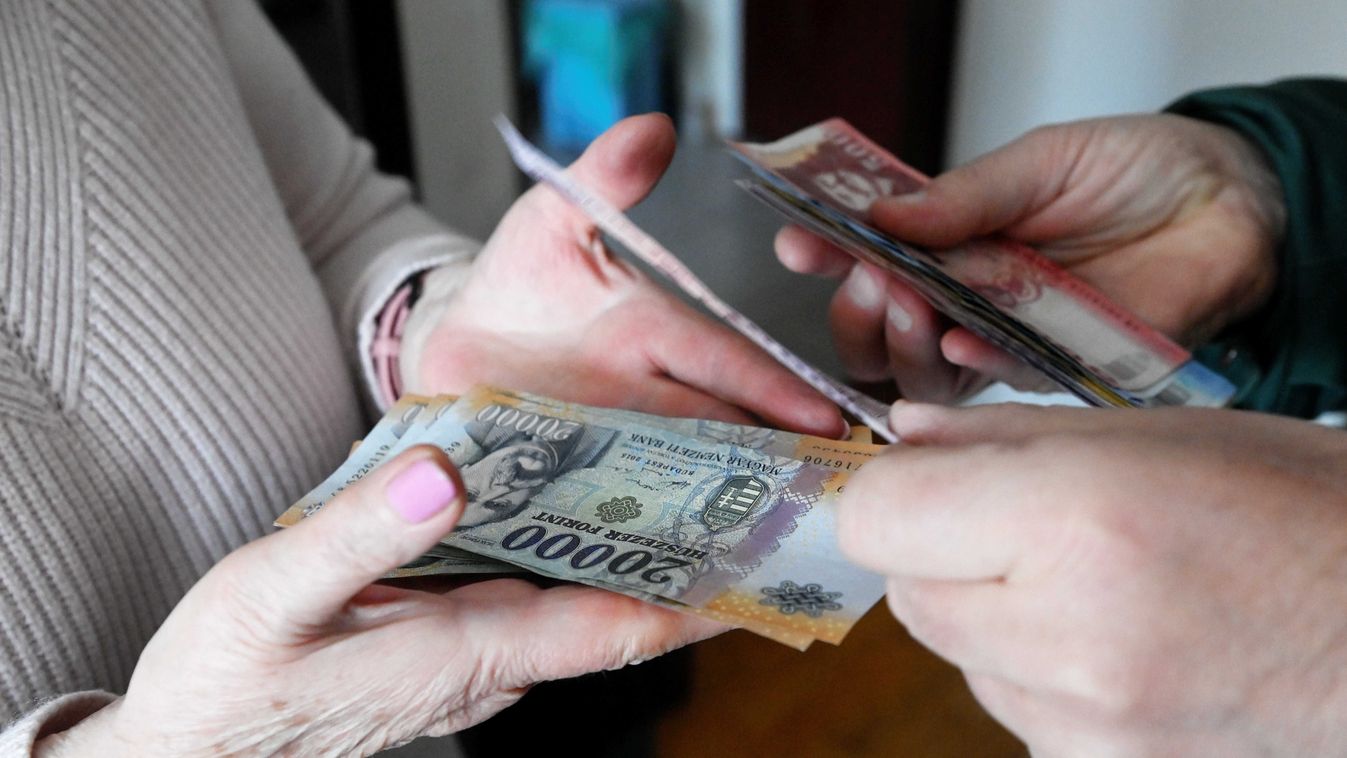 Dupla nyugdíjat kézbesítenek a postások februárban
MTI Fotószerkesztõség
Bruzák Noémi