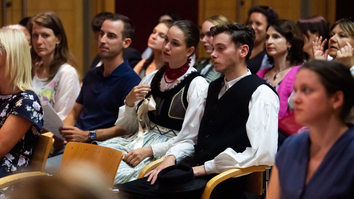 Nemzetépítő ösztöndíjasok jelentkezését várja az államtitkárság + videó