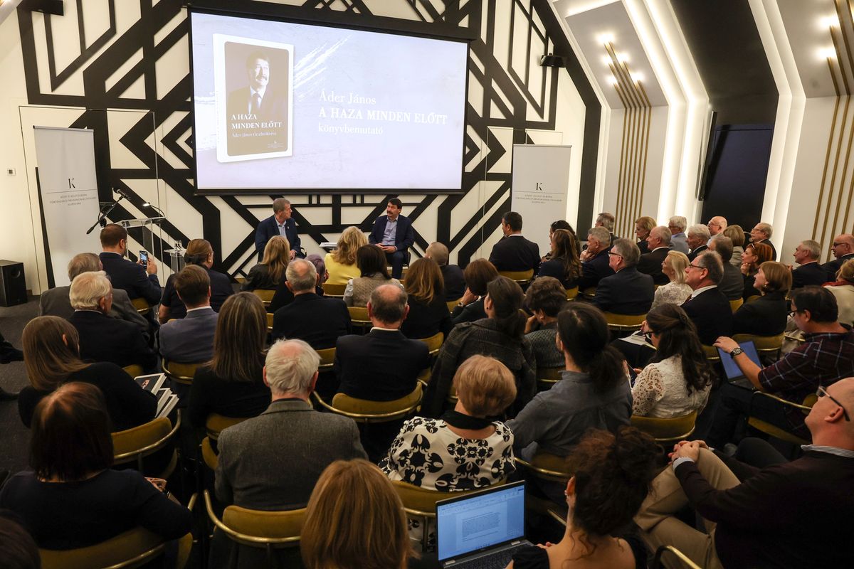 A haza minden előtt című könyvbemutató
Áder János