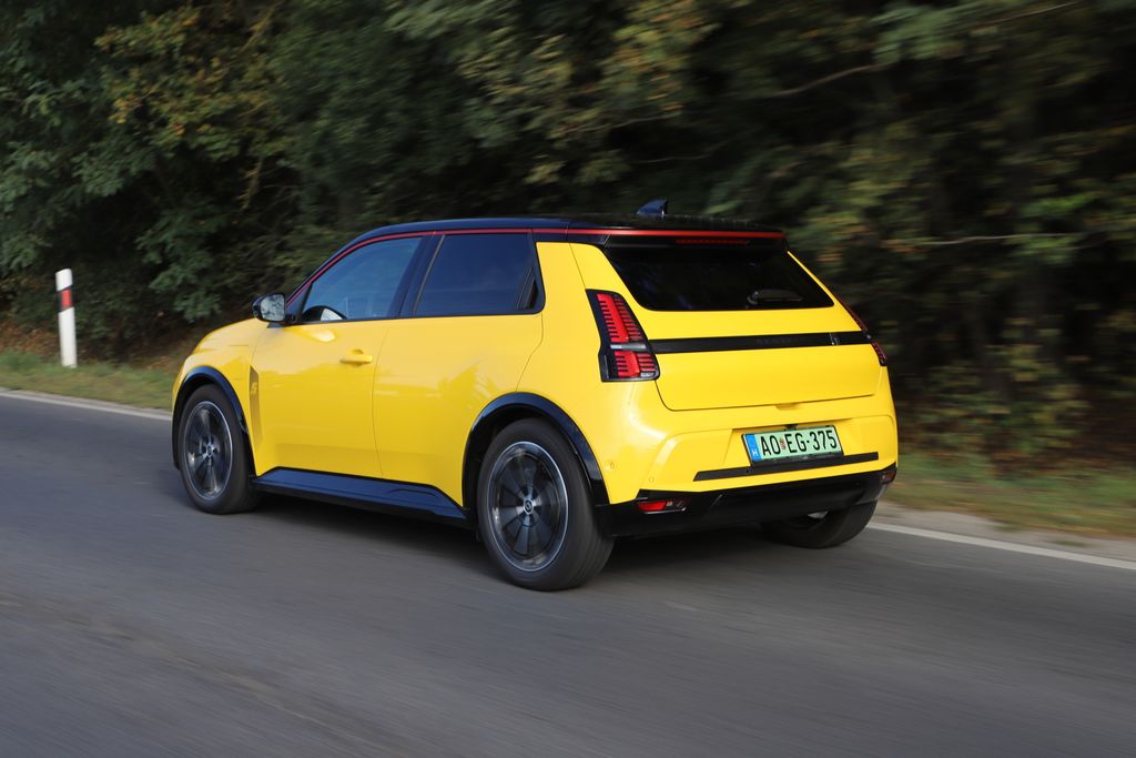 Renault 5 E-Tech és BYD Dolphin Surf összehasonlító teszt