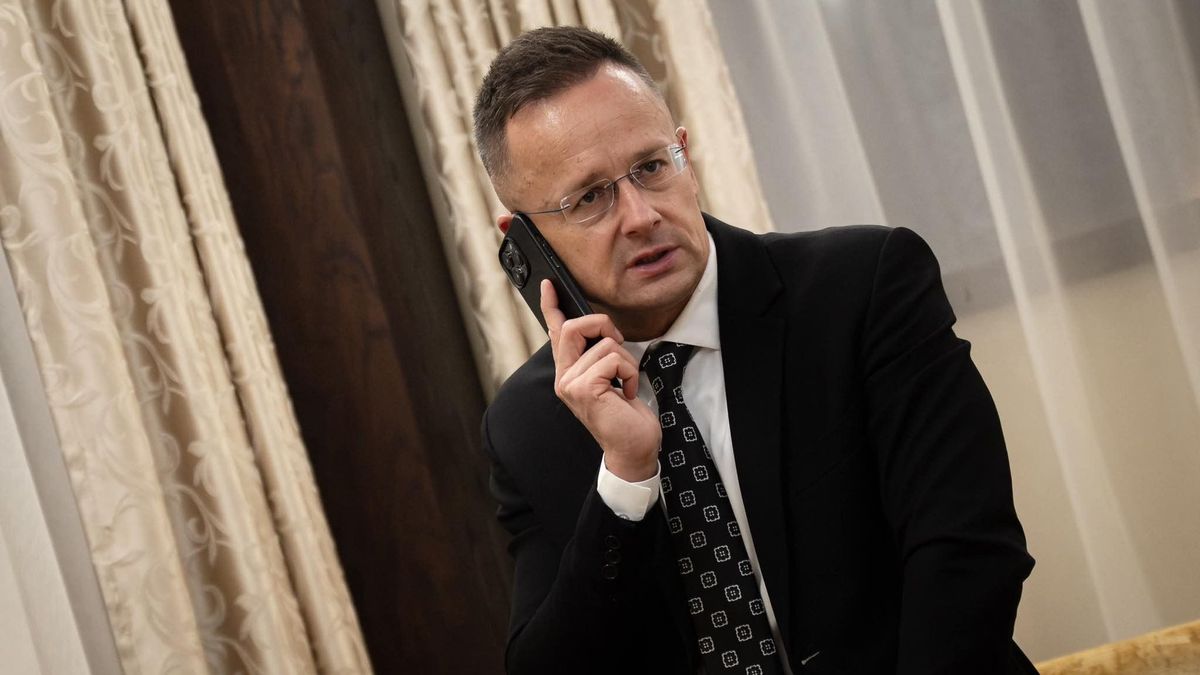 Madžarski študenti se vračajo domov iz Ukrajine, Szijjártó Péter poziva k miru