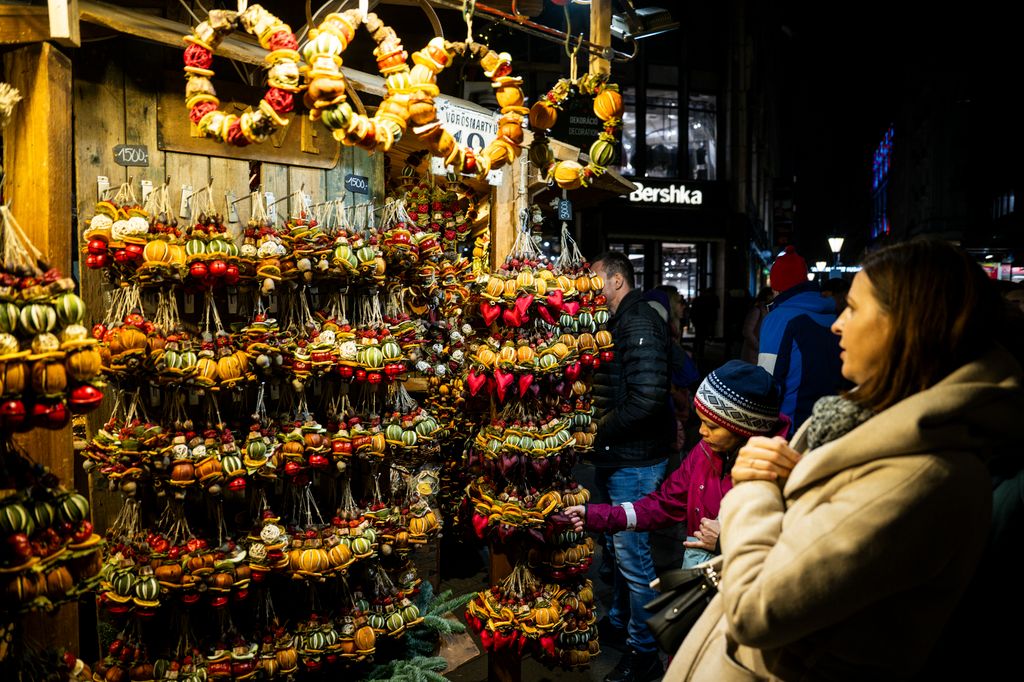 Megnyílt Budapest ikonikus karácsonyi vására