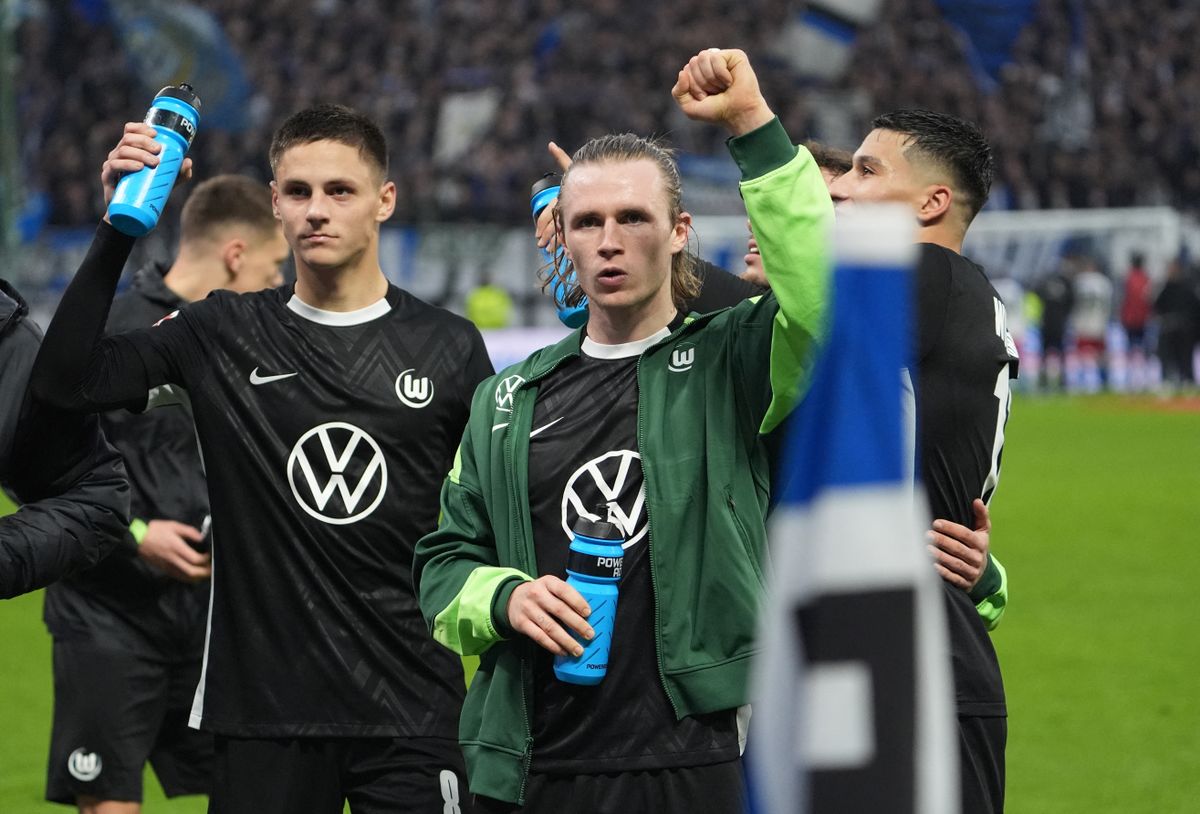 Dárdai Bence (balra) a lefújás után Hamburgban, ahol „kivételesen” nyert a Wolfsburg