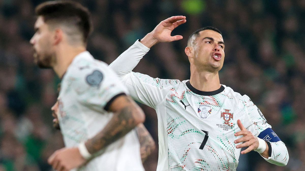 Portugália nem tett szívességet nekünk, simán kikapott az írektől, Ronaldót kiállították