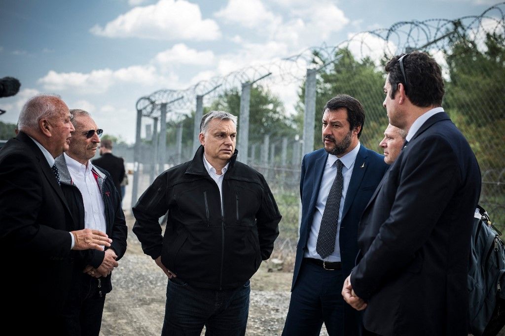 This handout picture released by Hungarian Prime Minister's press office shows Italian Deputy Premier and Interior Minister Matteo Salvini (2ndR) talking with Hungarian Prime Minister Viktor Orban (3rdR) on May 2, 2019 during a visit along the border fence on the Hungarian-Serbian border near the village of Roszke. (Photo by BALAZS SZECSODI / HUNGARIAN PRIME MINISTER'S OFFICE / AFP) / RESTRICTED TO EDITORIAL USE - MANDATORY CREDIT "AFP PHOTO / Hungarian Prime Minister's press office / BALAZS SZECSODI" - NO MARKETING - NO ADVERTISING CAMPAIGNS - DISTRIBUTED AS A SERVICE TO CLIENTS
