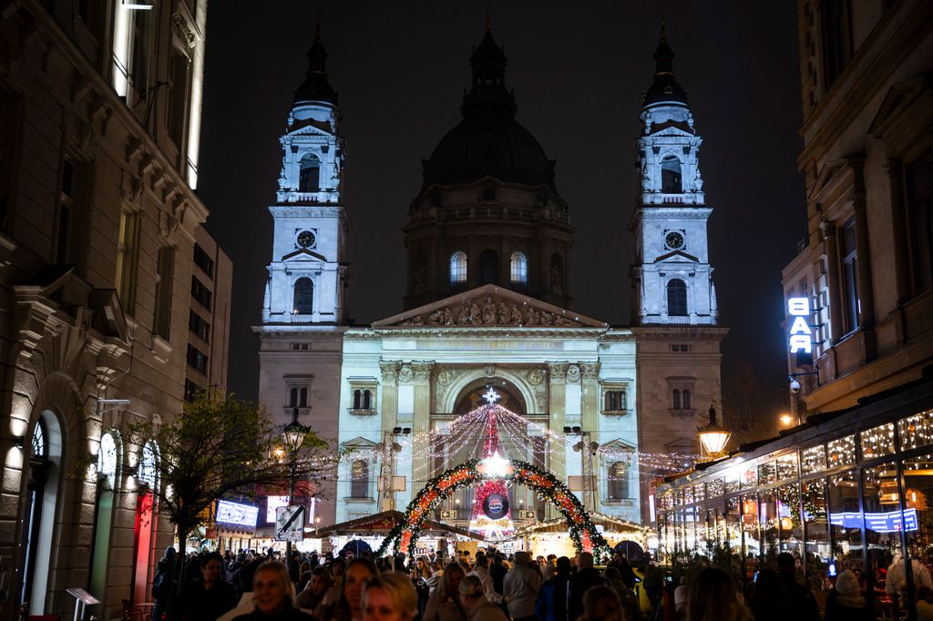 Megnyílt Budapest ikonikus karácsonyi vására