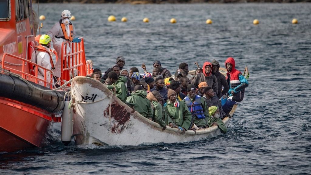 A 'cayuco' boat from Mauritania with 78 migrants onboard arrives after being rescued at sea by the Spanish Salvamento Maritimo (Sea Search and Rescue agency) Salvamar Acrux vessel, at La Restinga port on the Canary island of El Hierro, on November 23, 2024. Spain is on the front line of the continent's migration crisis, with tens of thousands of irregular arrivals landing in the Canary Islands archipelago off northwestern Africa. (Photo by Antonio SEMPERE / AFP)