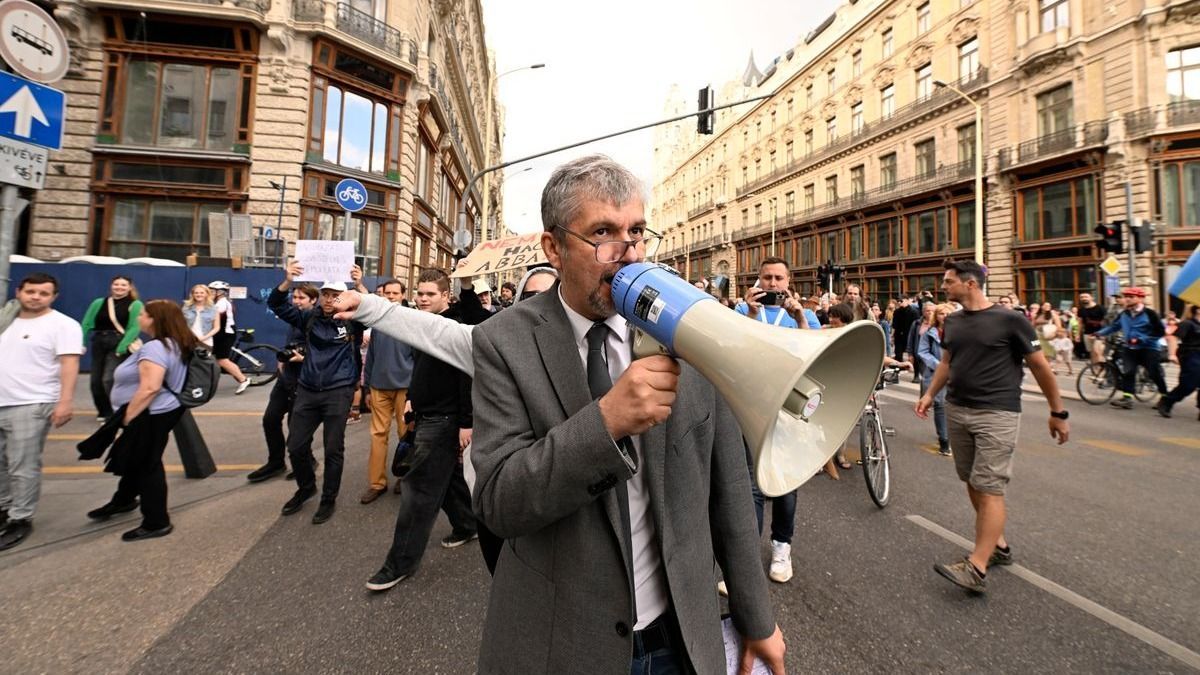 Korrupciós ügybe keveredett Hadházy Ákos, kifizetőhelynek használhatja Zuglót