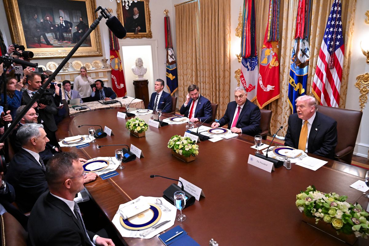 Orbán Viktor miniszterelnök beszédet mond az Egyesült Államok elnökével, Donald Trumppal tartott kétoldalú munkaebéden a Fehér Ház kabinettermében, Washingtonban