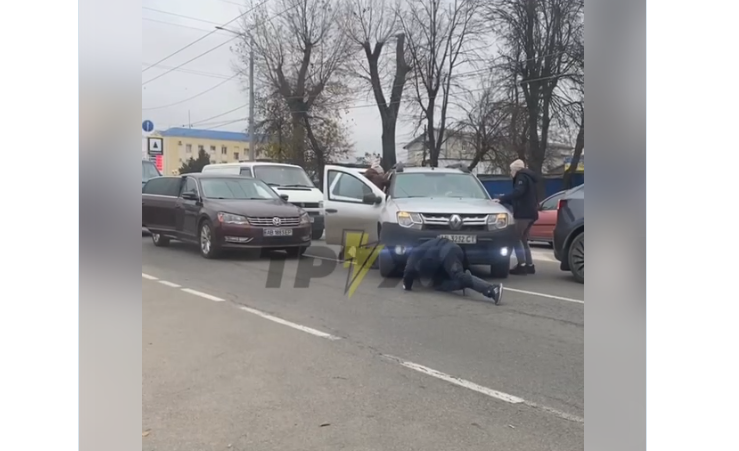 Az ukrán sorozók a mozgósítási akció során kétszer is elgázoltak egy civilt Vinnicjában (Forrás: Telegram)