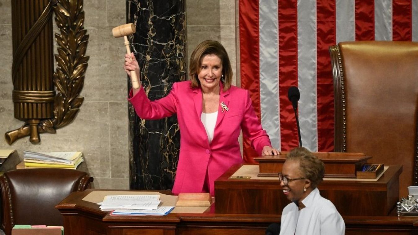 Nancy Pelosi leköszön 2027 elején
