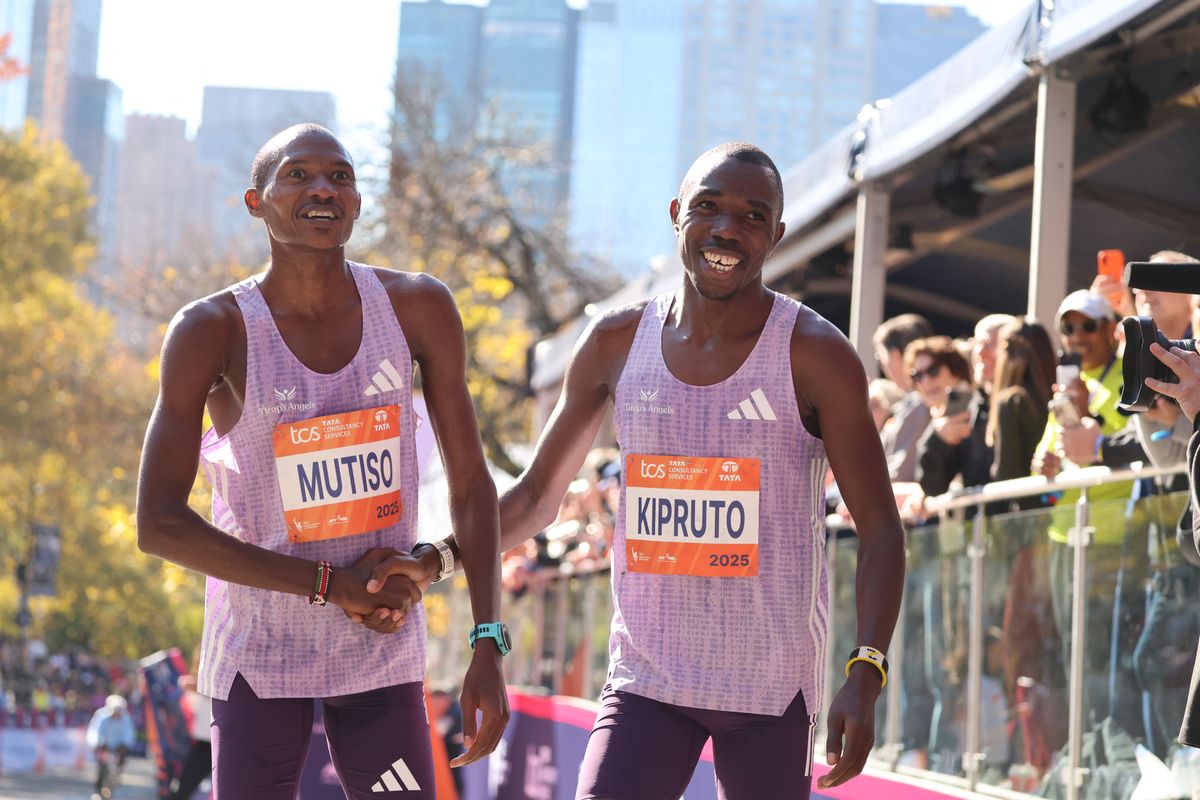 A győztes Kipruto melltt Mutiso  sem tűnt csalódottnak 