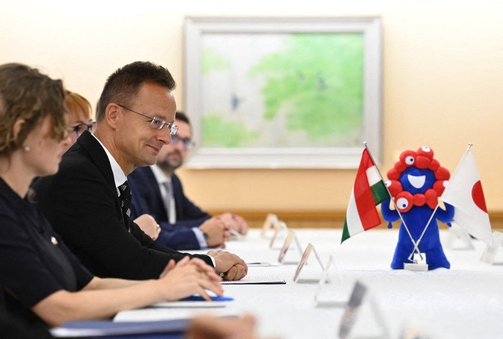 Szijjártó Péter a hétfői vendég az Igazság órája című műsorban (Fotó: AFP)