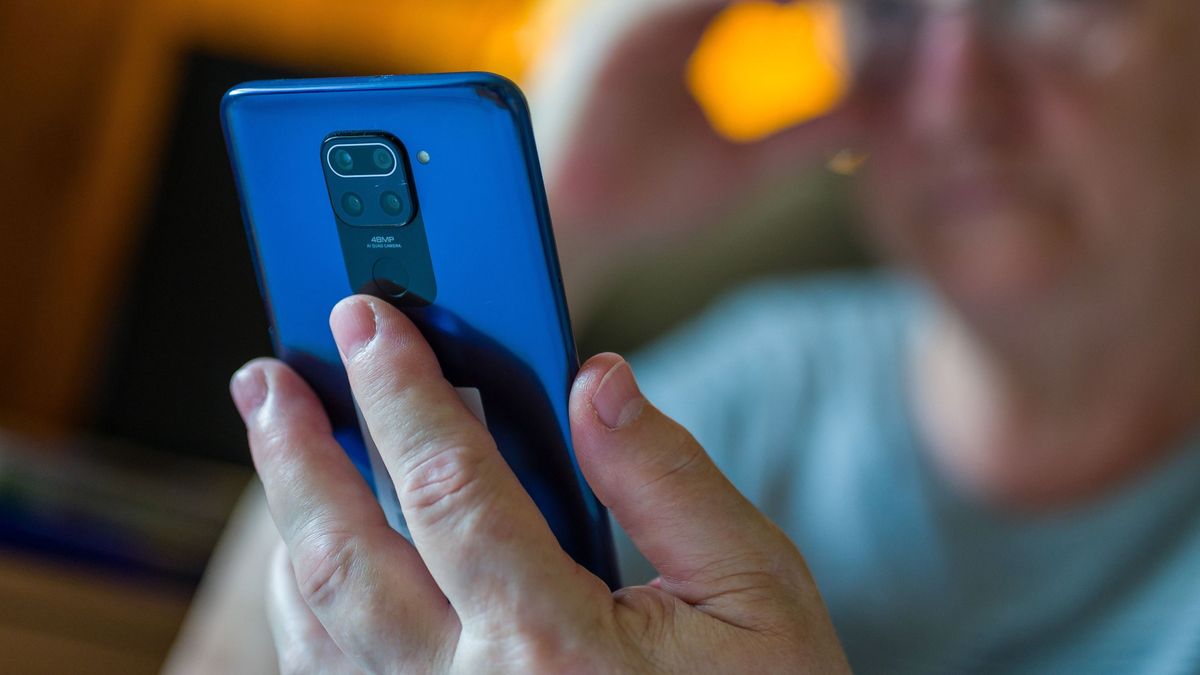 20230622 Budapest
Idősek digitális átverése mobiltelefonon. Illusztráció.
fotó: Németh András Péter NAP Szabad Föld