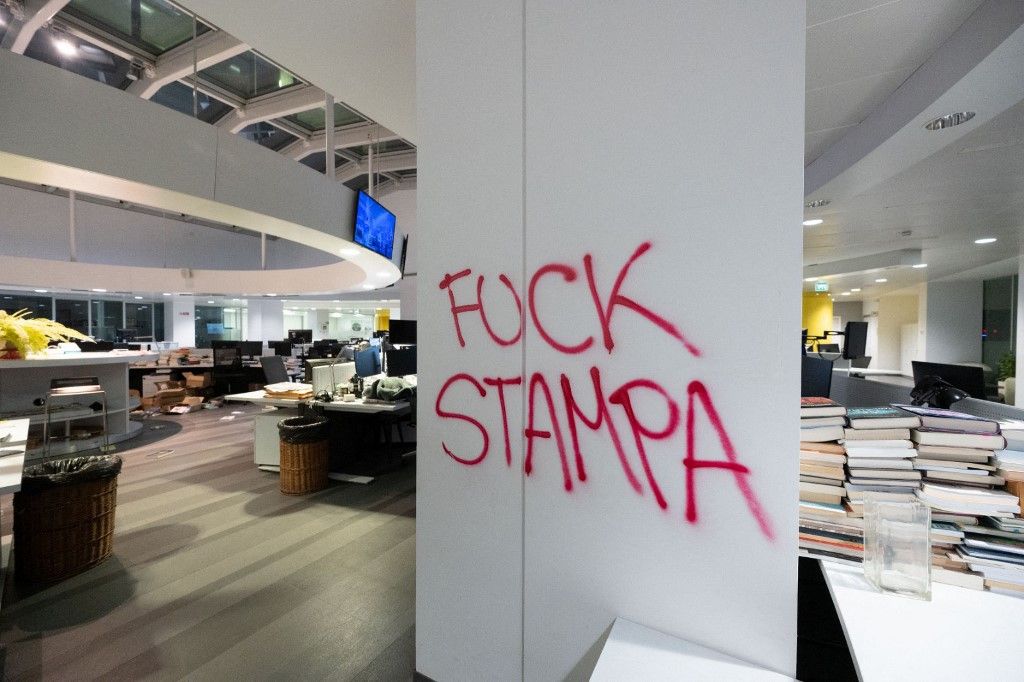 Zsidóellenes tüntetők dúlták fel a La Stampa szerkesztőségét