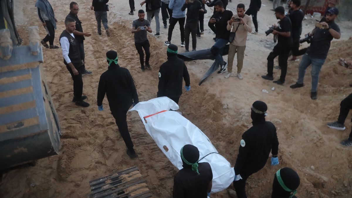 A Hamász nem izraeli túszok holttestét adta át