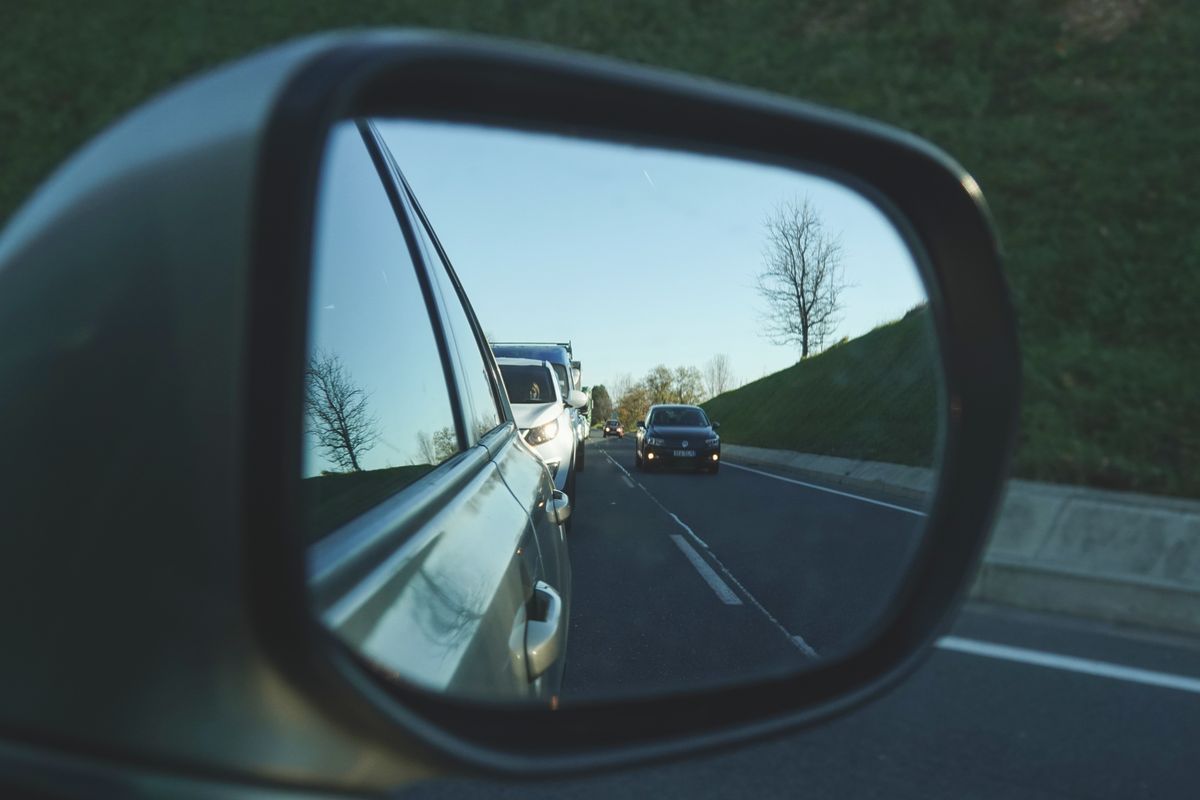 20251104 Herend

Súlyos közlekedési baleset történt, Herend és Városlőd között. Egy kisteherautó és egy személygépkocsi ütközött össze eddig tisztázatlan körülmények között. Az ütközés következtében egy kamion az útról lesodródva az árokba borult.

Fotó: Fülöp Ildikó FI
Veszprém Megyei Napló