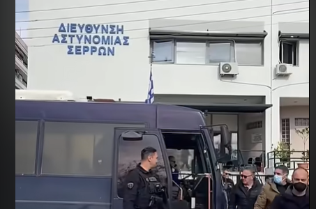 Migránsok lázadtak egy észak-görögországi kitoloncolási központban (Forrás: Youtube)