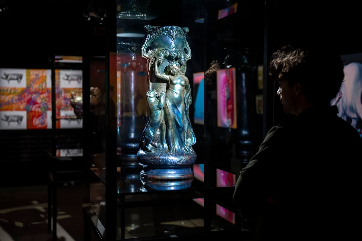 Budapest, 2025. november 4.
Plasztikus jelenettel díszített óriásváza, nőalak hódoló párduccal a Virág Judit Galéria 5. Zsolnay-aukcióján árverezésre kerülő kerámiák kiállításán 2025. november 4-én.
MTI/Bodnár Boglárka