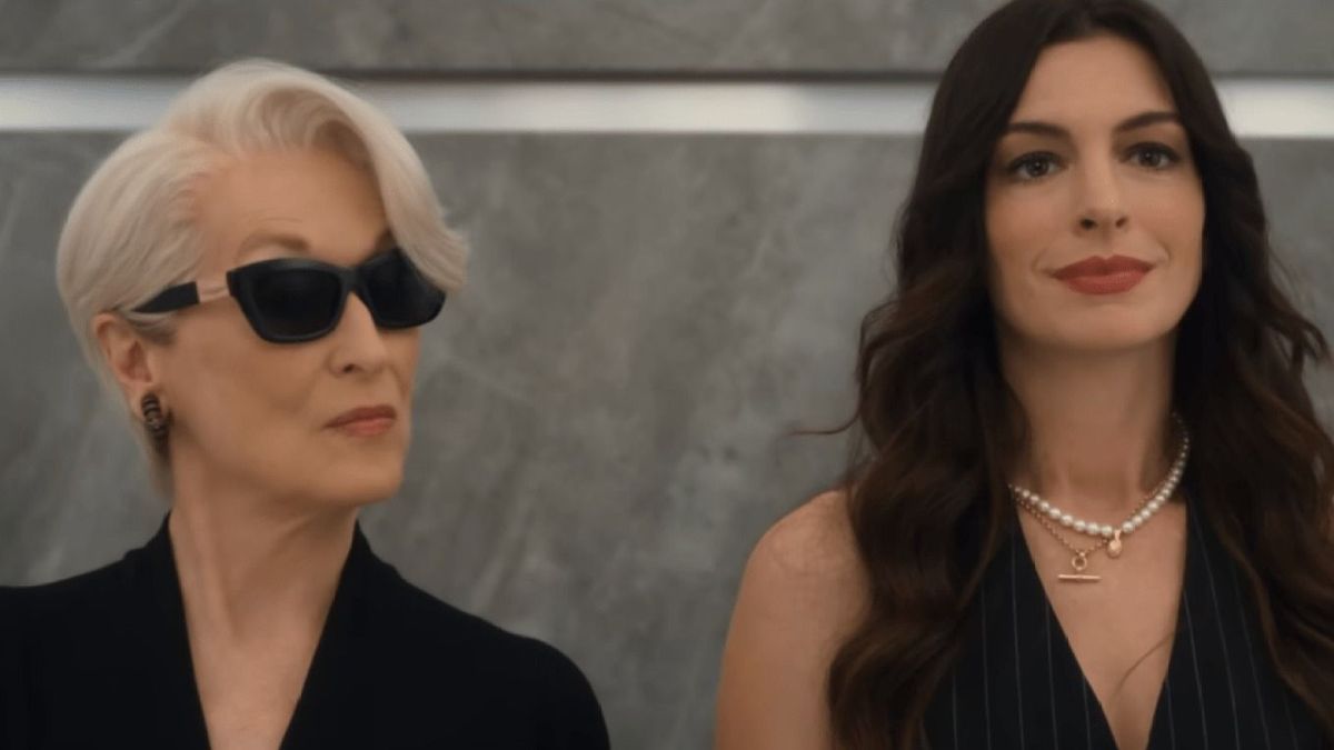 Előzetesen Az ördög Pradát visel 2. – Húsz év után is fagyos a levegő a Runway szerkesztőségében + videó