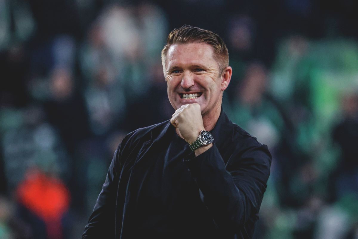 Robbie Keane a szurkolókkal együtt ünnepelte az újabb Európa-liga-mérkőzés megnyerését