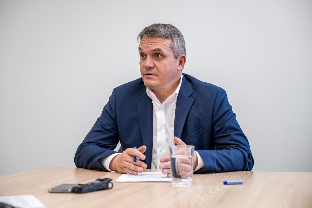 Papp Zsolt, a Nemzeti Agrárgazdasági Kamara elnöke szerint, az Európai Bizottság szándékosan akarja gyengíteni a vidéken élő közösségeket.