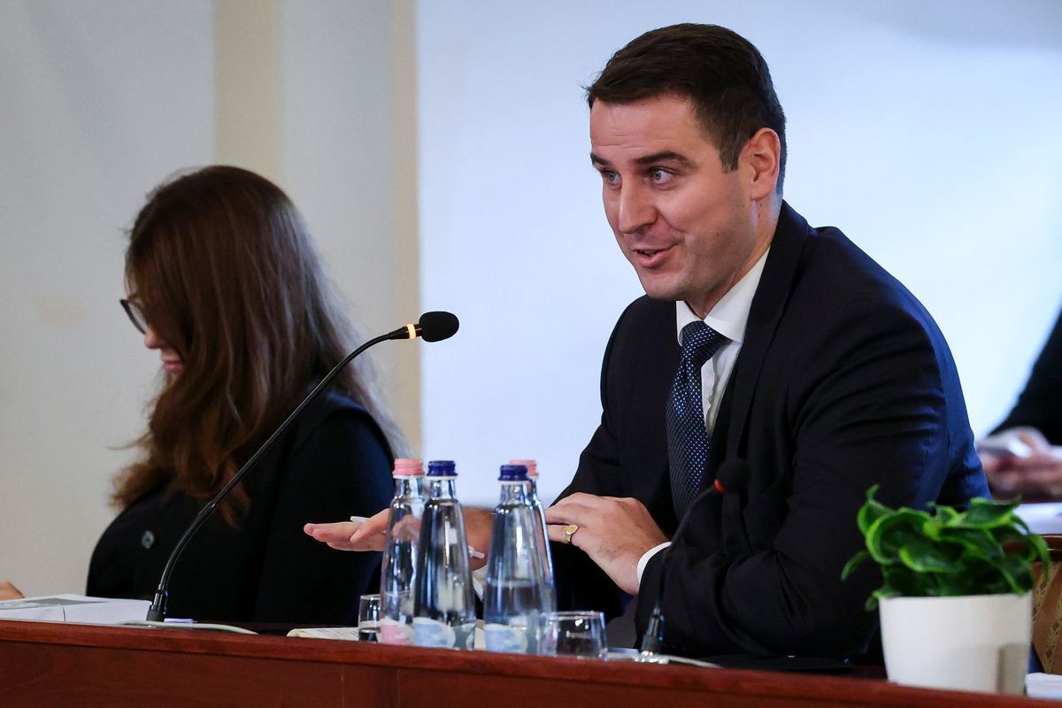 Budapest, 2024. november 27.
Porcher Áron Somerville, a Tisza Párt képviselője a Fővárosi Közgyűlés ülésén a Városháza dísztermében 2024. november 27-én.
MTI/Hegedüs Róbert