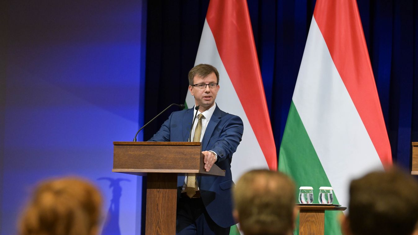 Bóka János európai uniós ügyekért felelős miniszter a Kormányinfó sajtótájékoztatón a Karmelita kolostorban 2025. szeptember 11-én (Fotó: MTI/Bruzák Noémi)