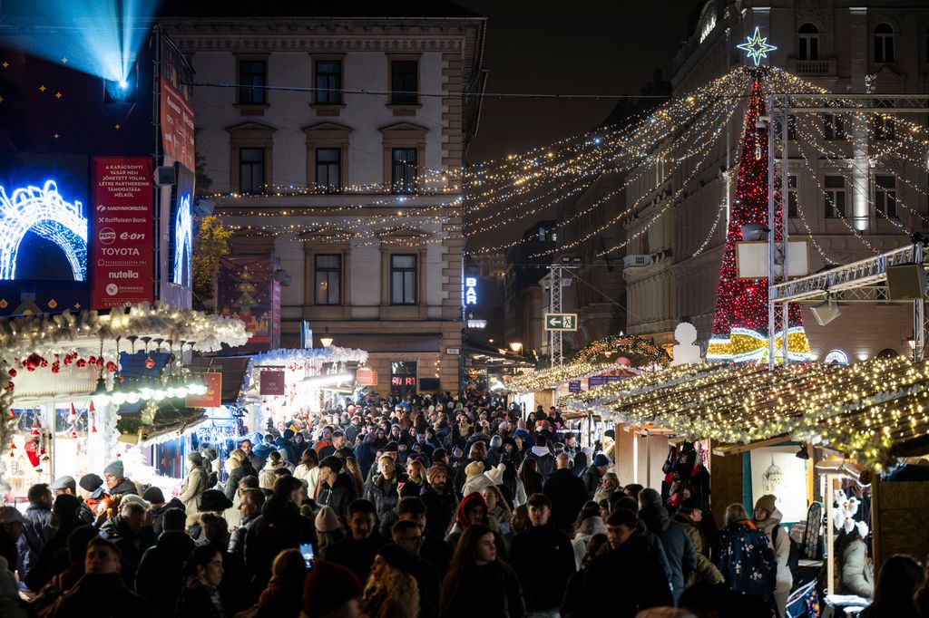 Megnyílt Budapest ikonikus karácsonyi vására