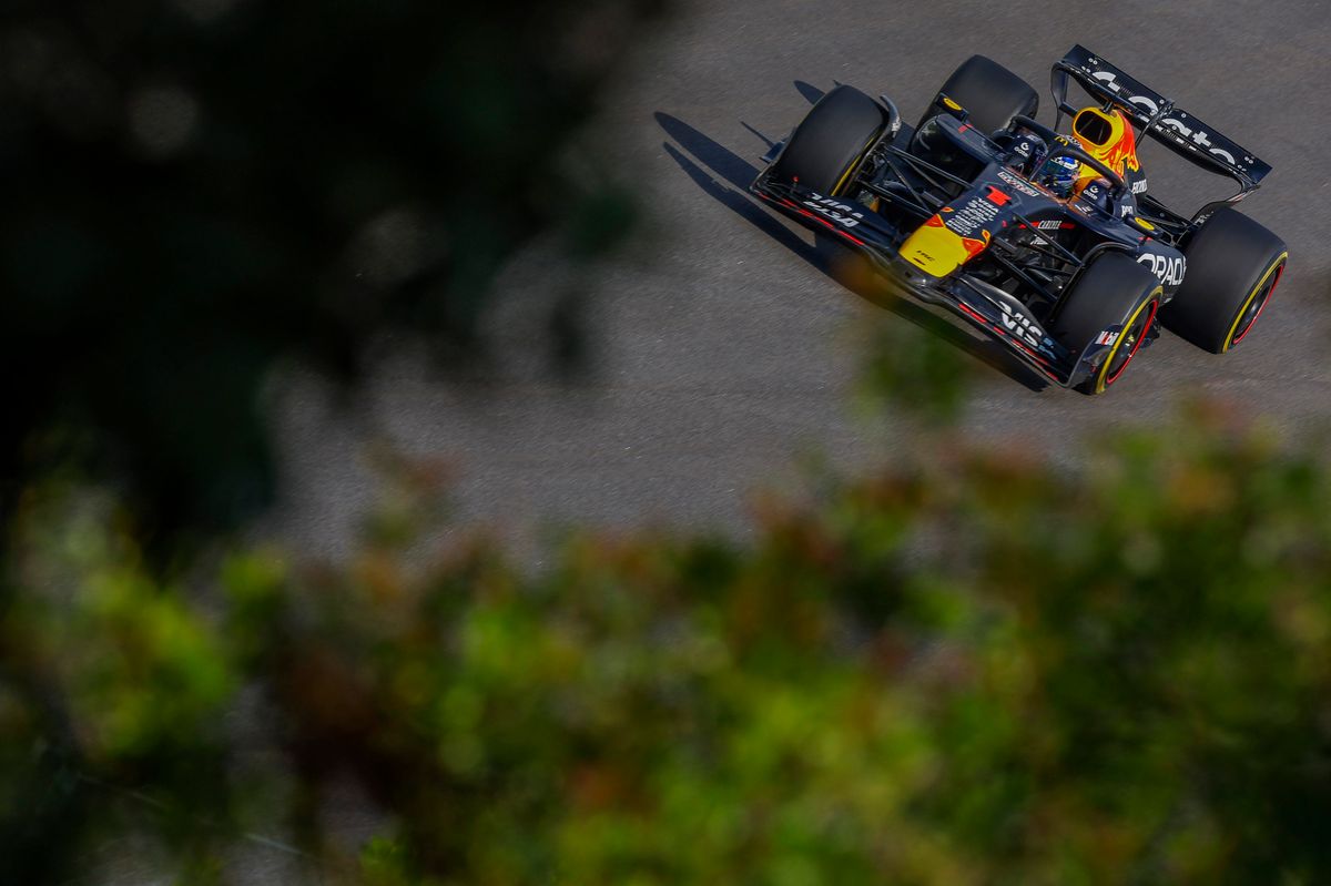 A címvédő Max Verstappen a hatodik helyről indulhat a szombati sprintfutamon Brazíliában